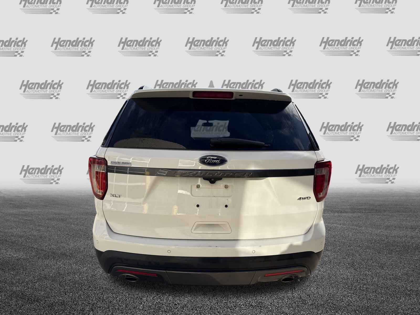 Used 2017 Ford Explorer XLT w/ Equipment Group 202A image 9