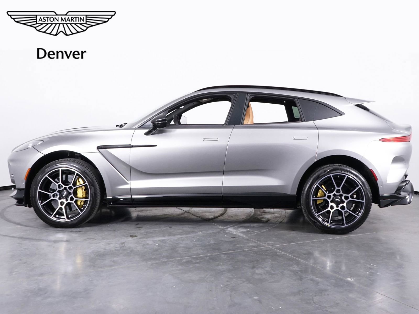 New 2026 Aston Martin DBX 707 image 2