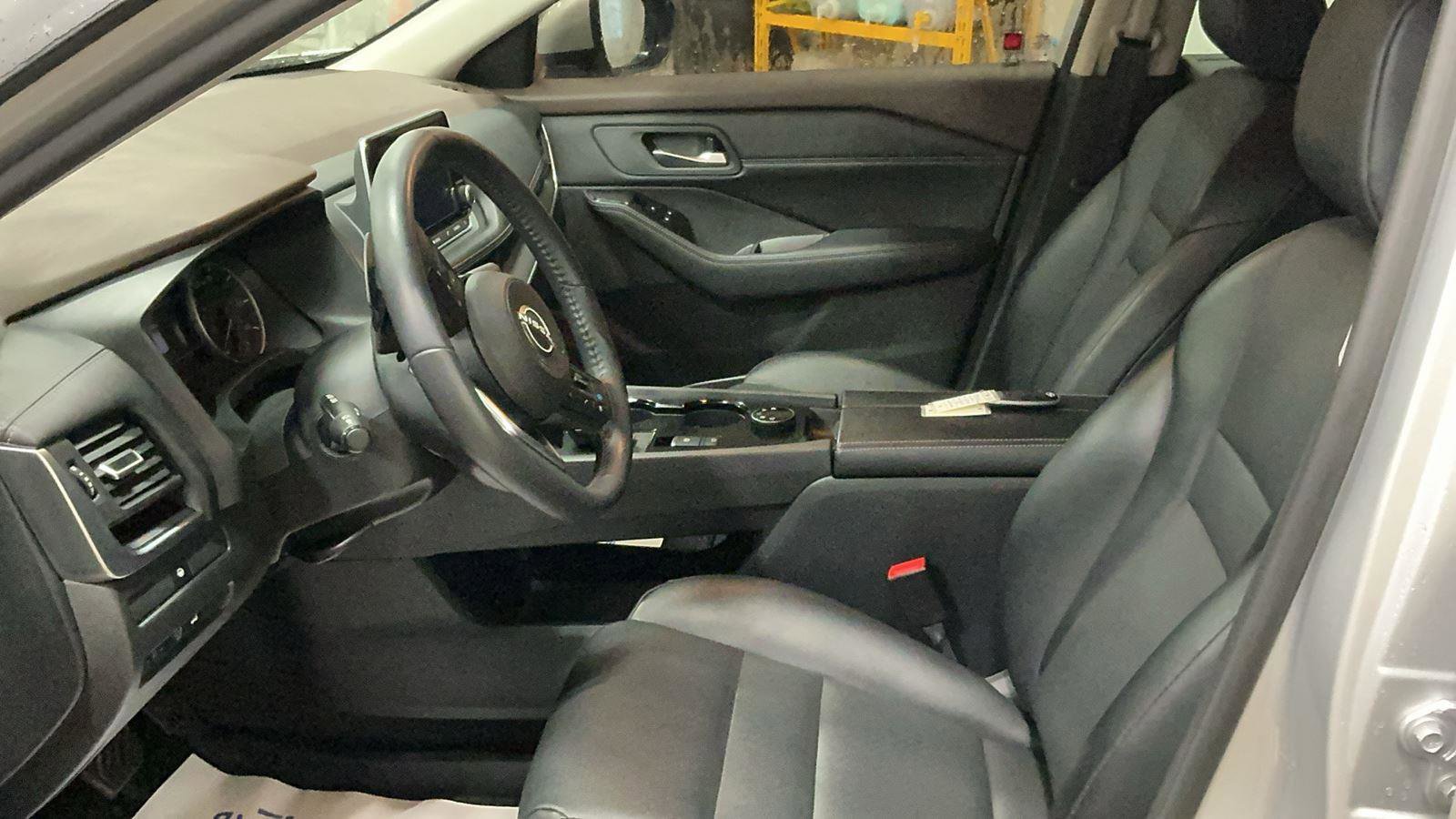 Used 2023 Nissan Rogue SV w/ SV Premium B Package image 10