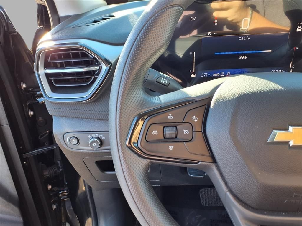 Used 2025 Chevrolet TrailBlazer LT w/ Driver Confidence Package image 10