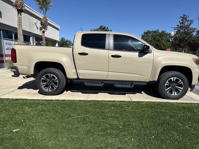 Used 2022 Chevrolet Colorado Z71 RWD image 2