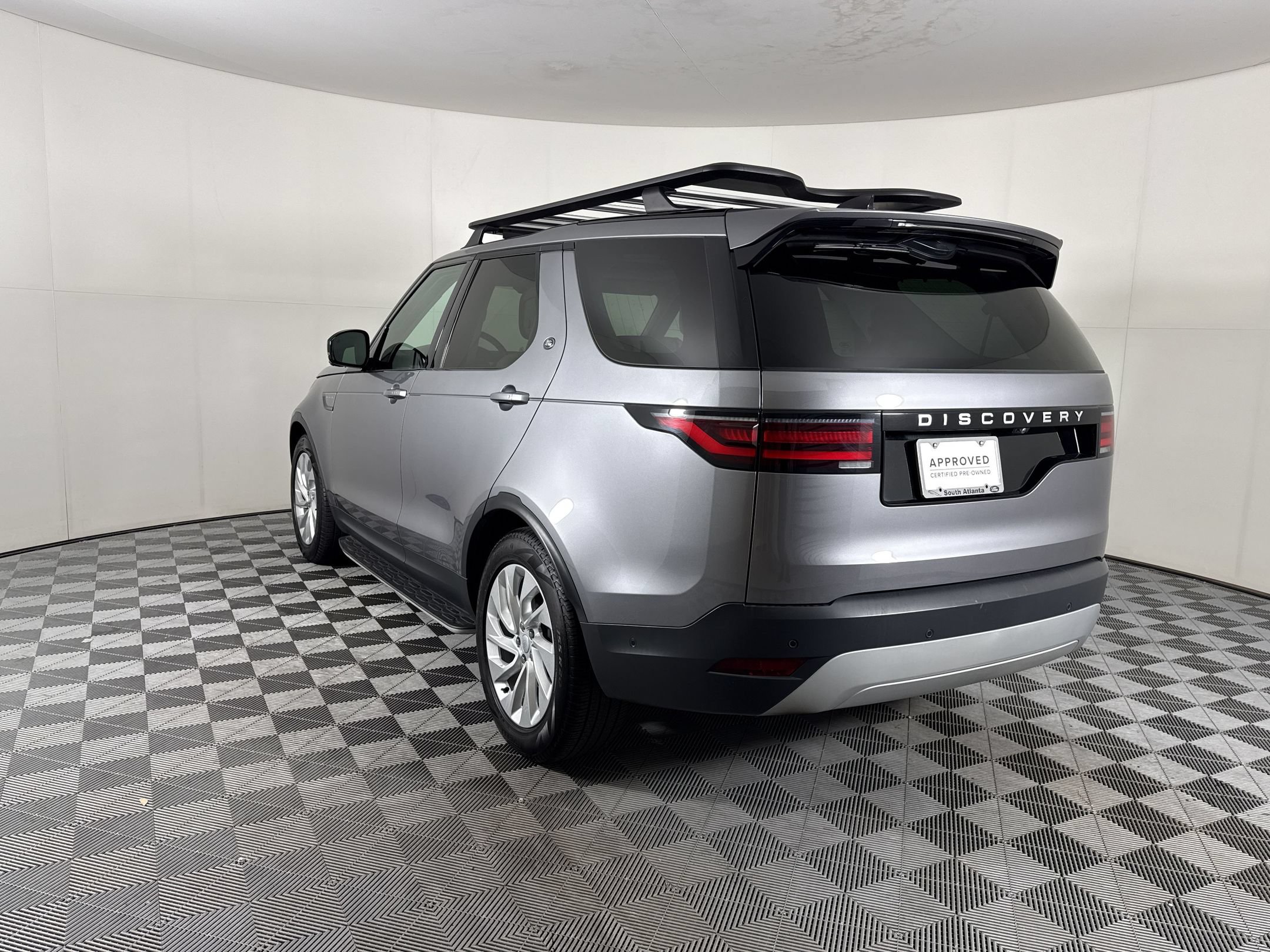 Used 2025 Land Rover Discovery S AWD/4WD image 3