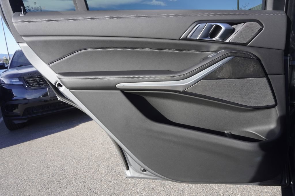 Used 2023 BMW X7 xDrive40i w/ Premium Package image 28