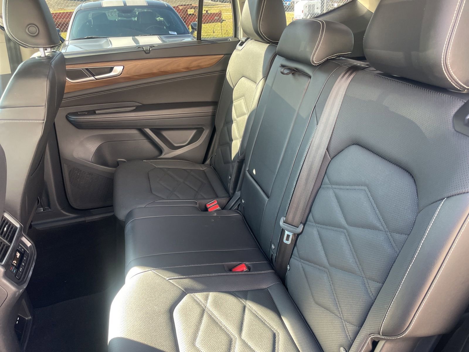 Used 2025 Volkswagen Atlas SE image 12