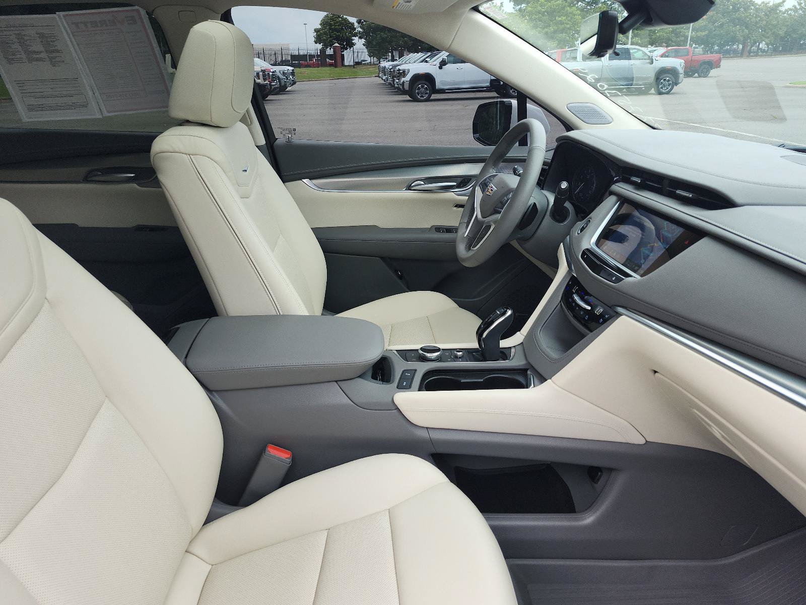 Used 2024 Cadillac XT5 Premium Luxury w/ Technology Package FWD image 7