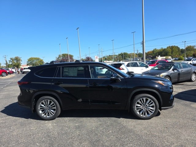 New 2026 Toyota Highlander Platinum image 4