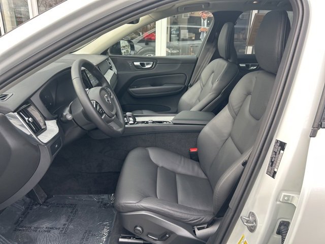Certified 2025 Volvo XC60 B5 Plus image 17