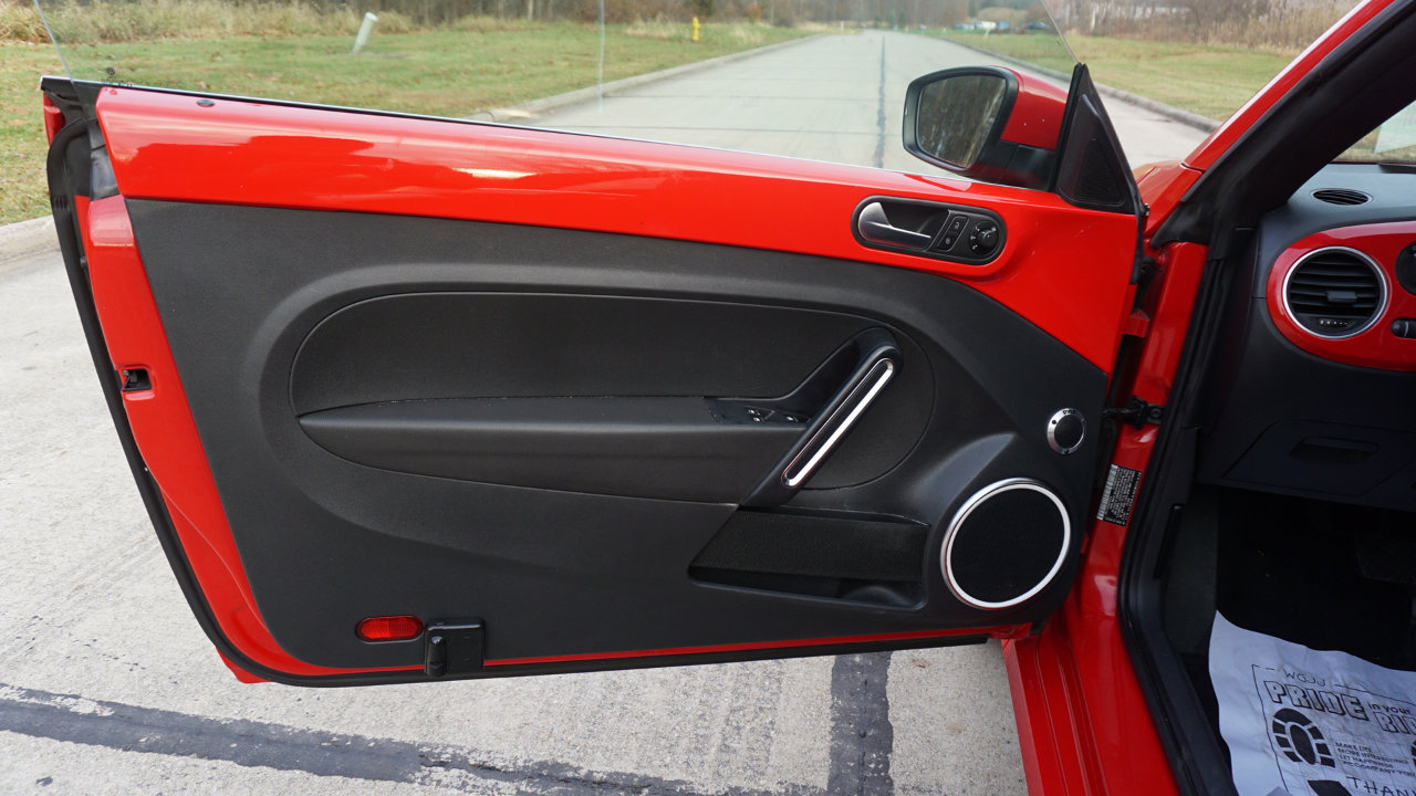 Used 2014 Volkswagen Beetle 2.5 image 24