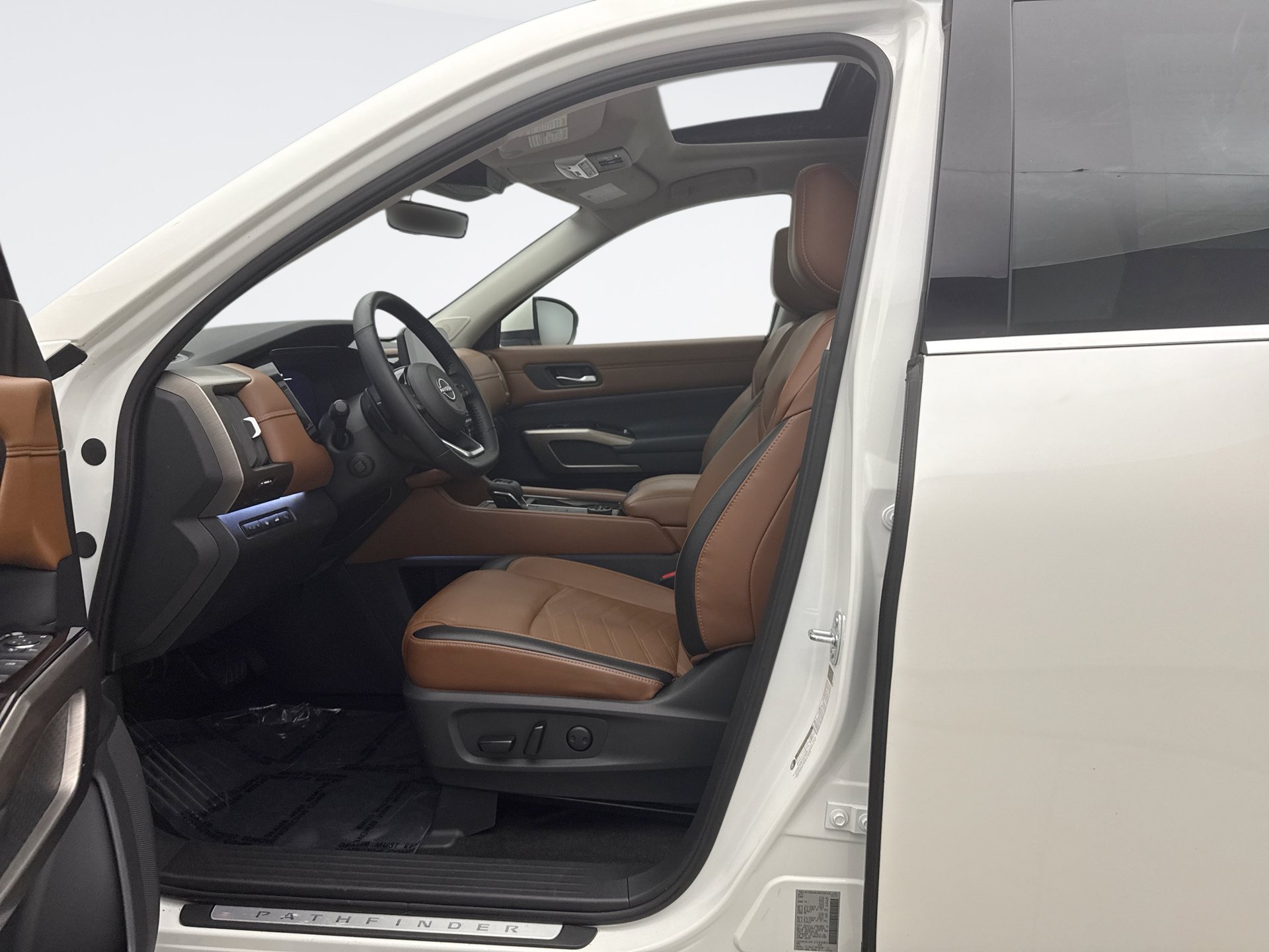 Used 2023 Nissan Pathfinder Platinum w/ Cargo Package AWD/4WD image 11