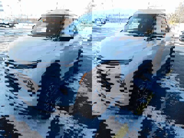 Used 2025 Chevrolet TrailBlazer LT image 3