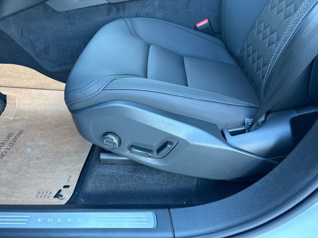 New 2026 Volvo XC90 T8 Core image 6