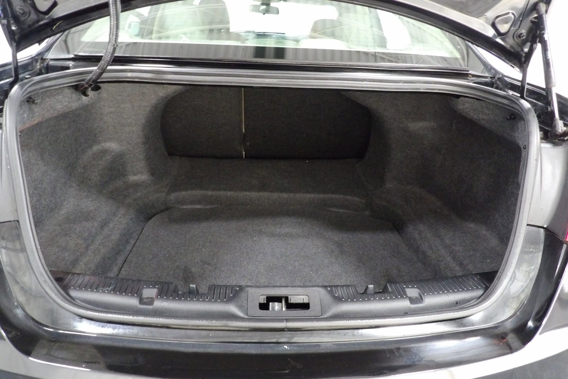 Used 2017 Ford Taurus SE image 7