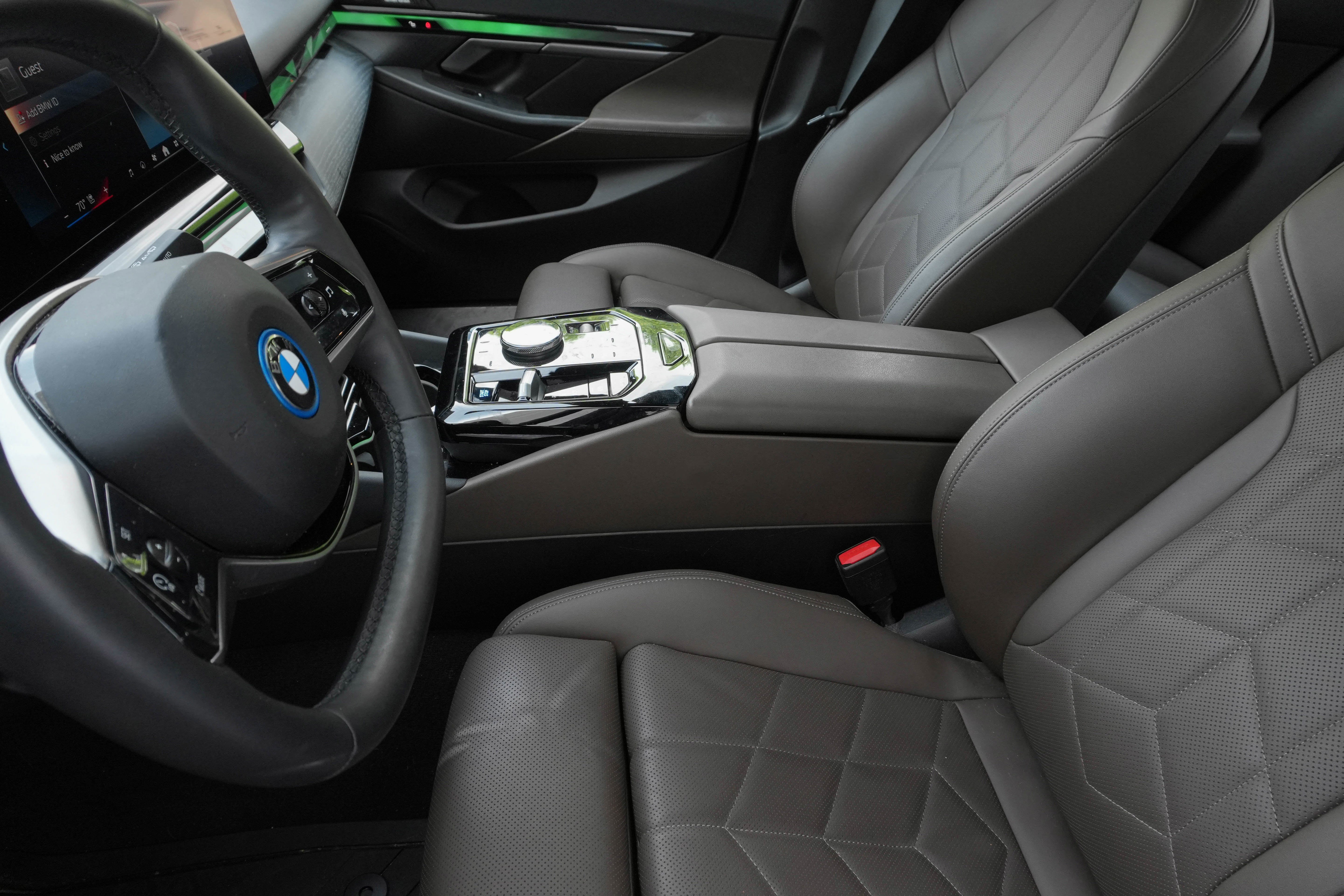 Certified 2024 BMW i5 eDrive40i w/ Convenience Package RWD image 11