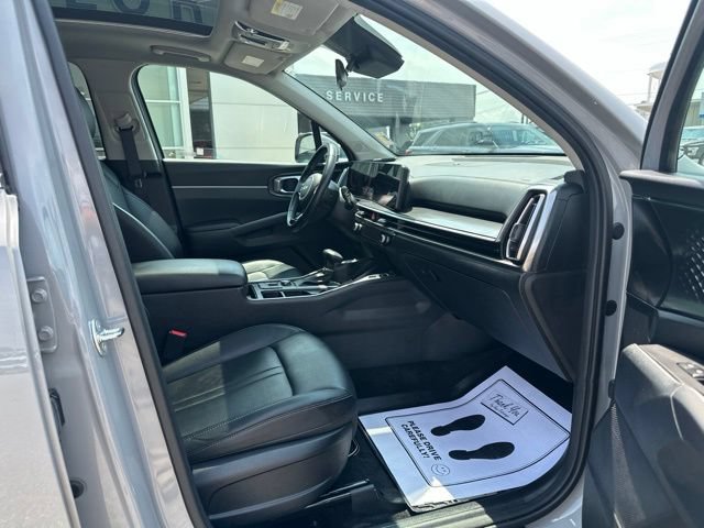 Used 2025 Kia Sorento S w/ Panoramic Sunroof Package FWD image 8