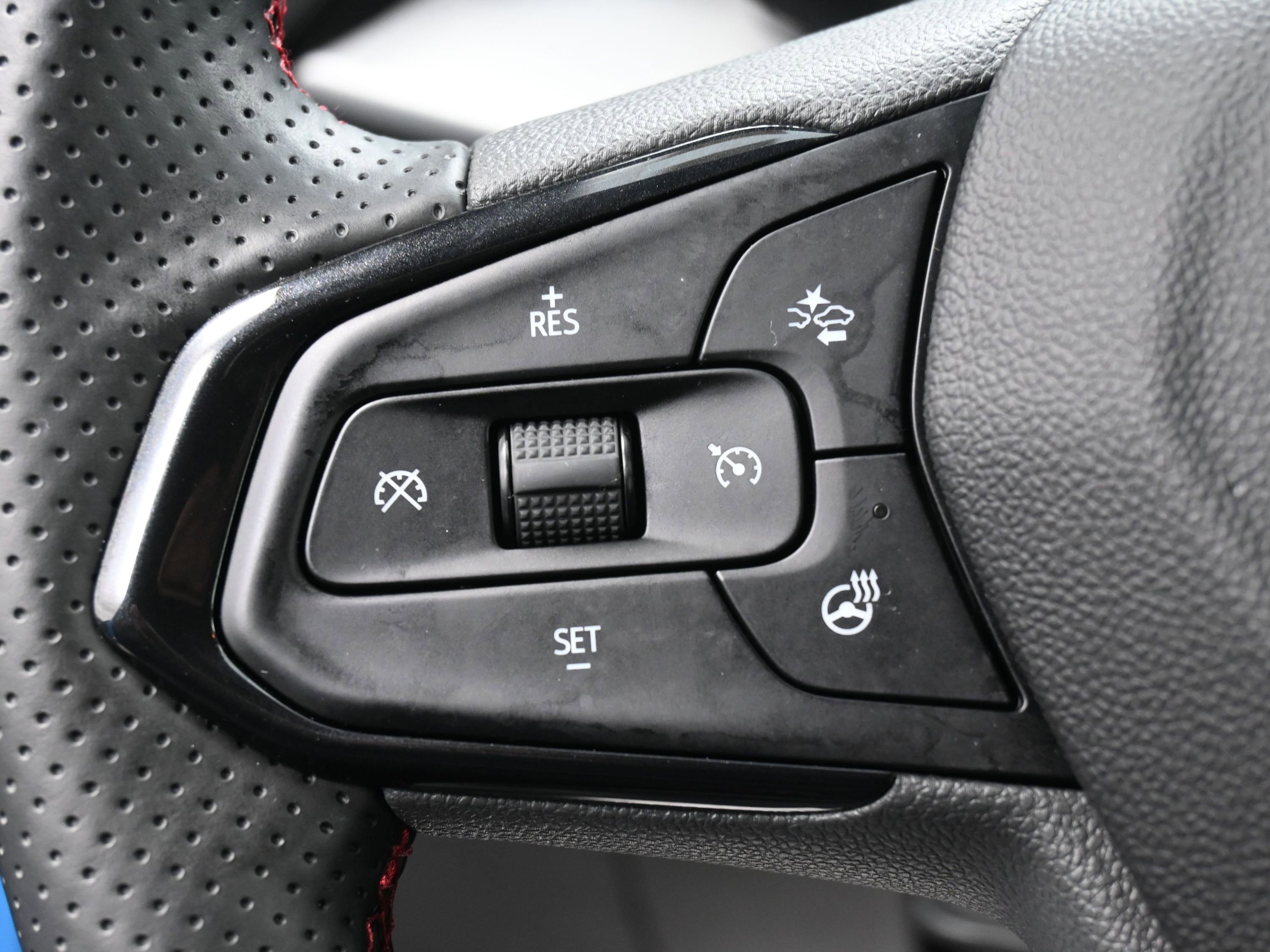 Used 2025 Chevrolet Trax RS image 23