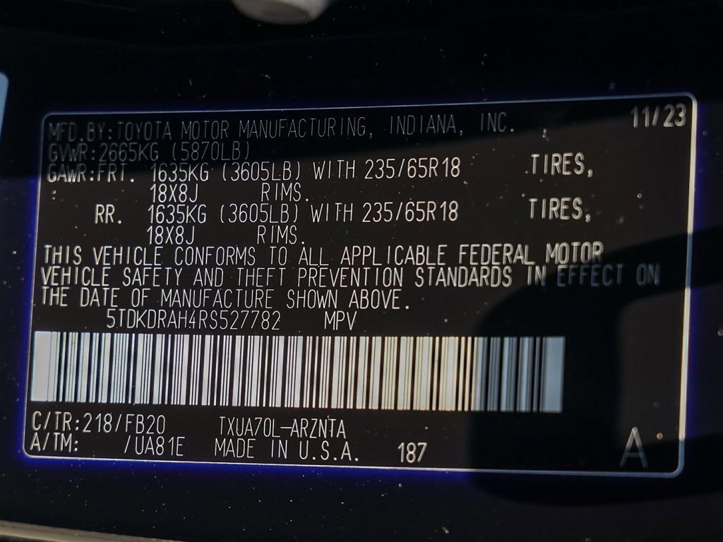 Used 2024 Toyota Highlander LE FWD image 31