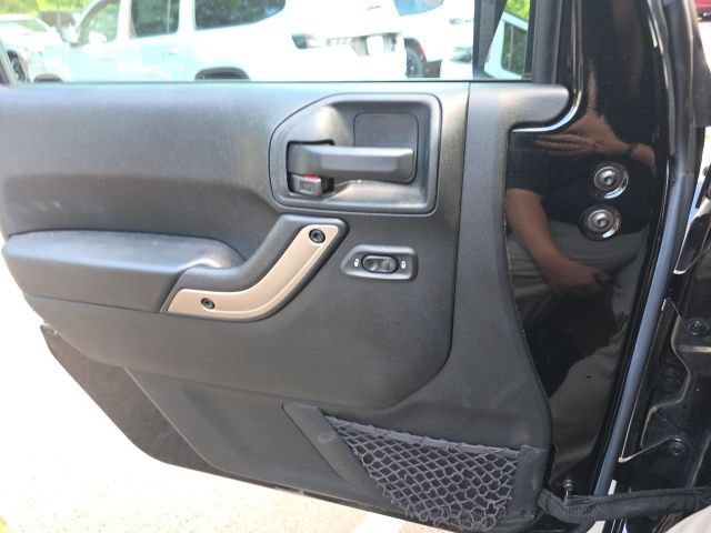 Used 2017 Jeep Wrangler Unlimited Sahara AWD/4WD image 18
