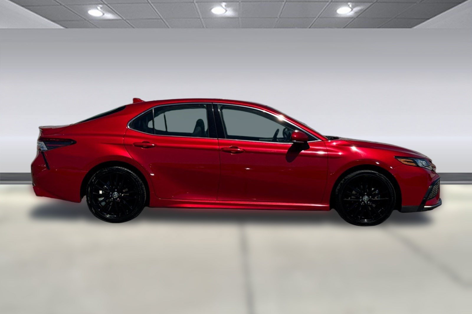 Used 2023 Toyota Camry XSE FWD image 7