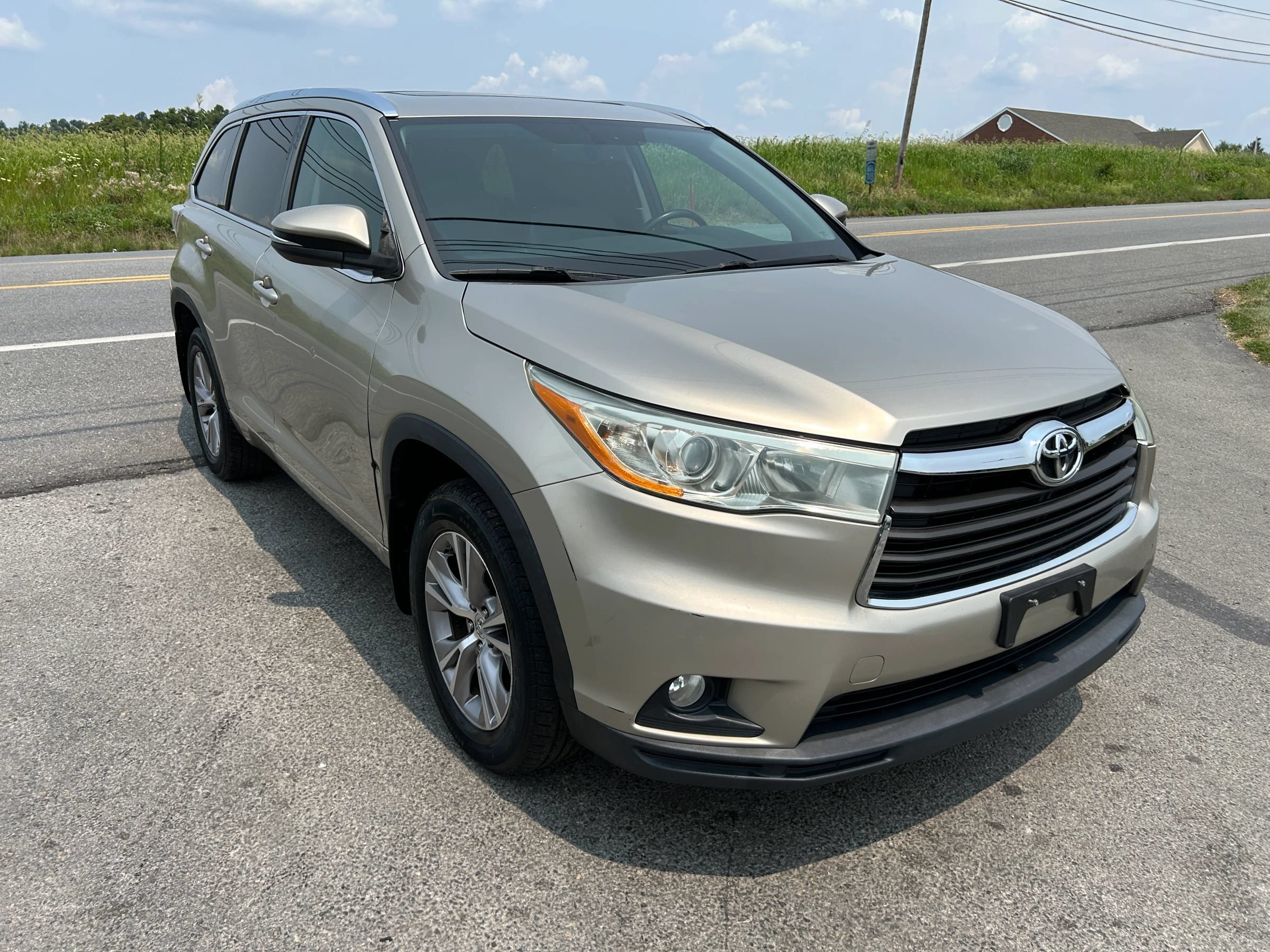 Used 2014 Toyota Highlander XLE AWD/4WD image 4