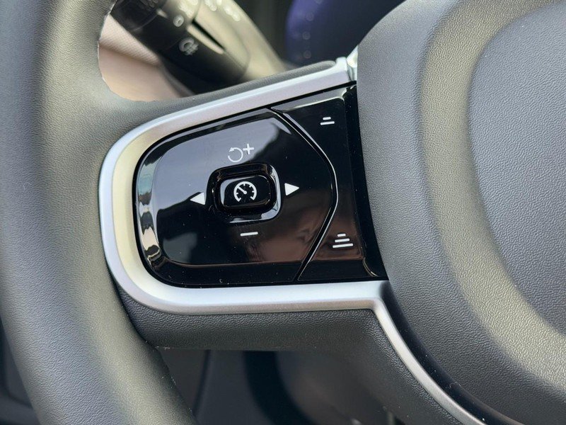 New 2026 Volvo XC90 T8 Plus w/ Protection Package Premier AWD/4WD image 11