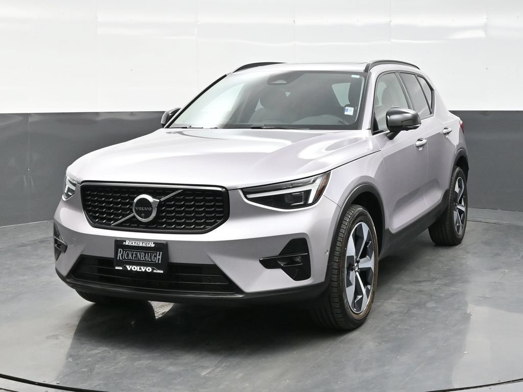 Used 2026 Volvo XC40 B5 Plus AWD/4WD image 2