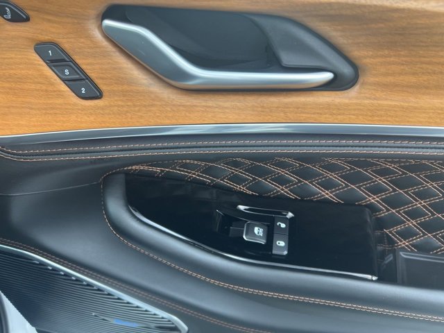 Used 2024 Jeep Grand Cherokee L Summit image 27