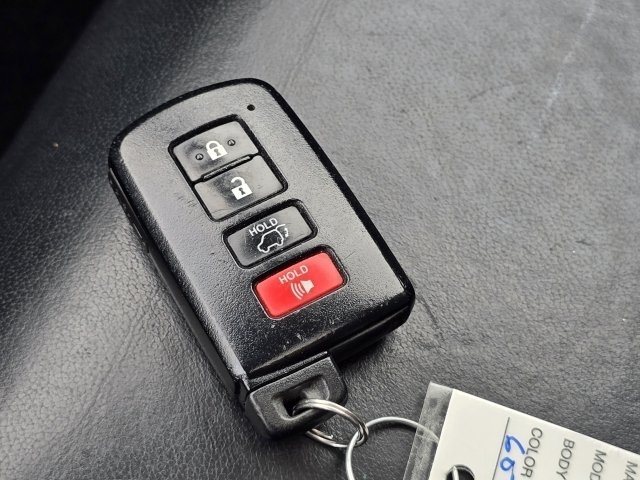 Used 2019 Toyota Highlander XLE AWD/4WD image 21