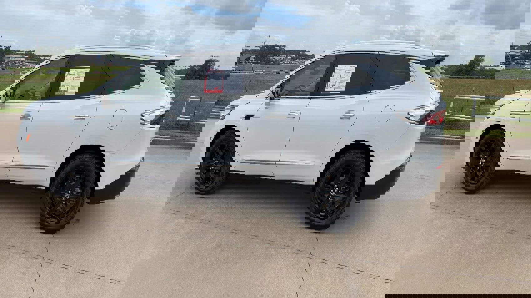 Used 2023 Buick Enclave Essence w/ Sport Touring Edition image 6