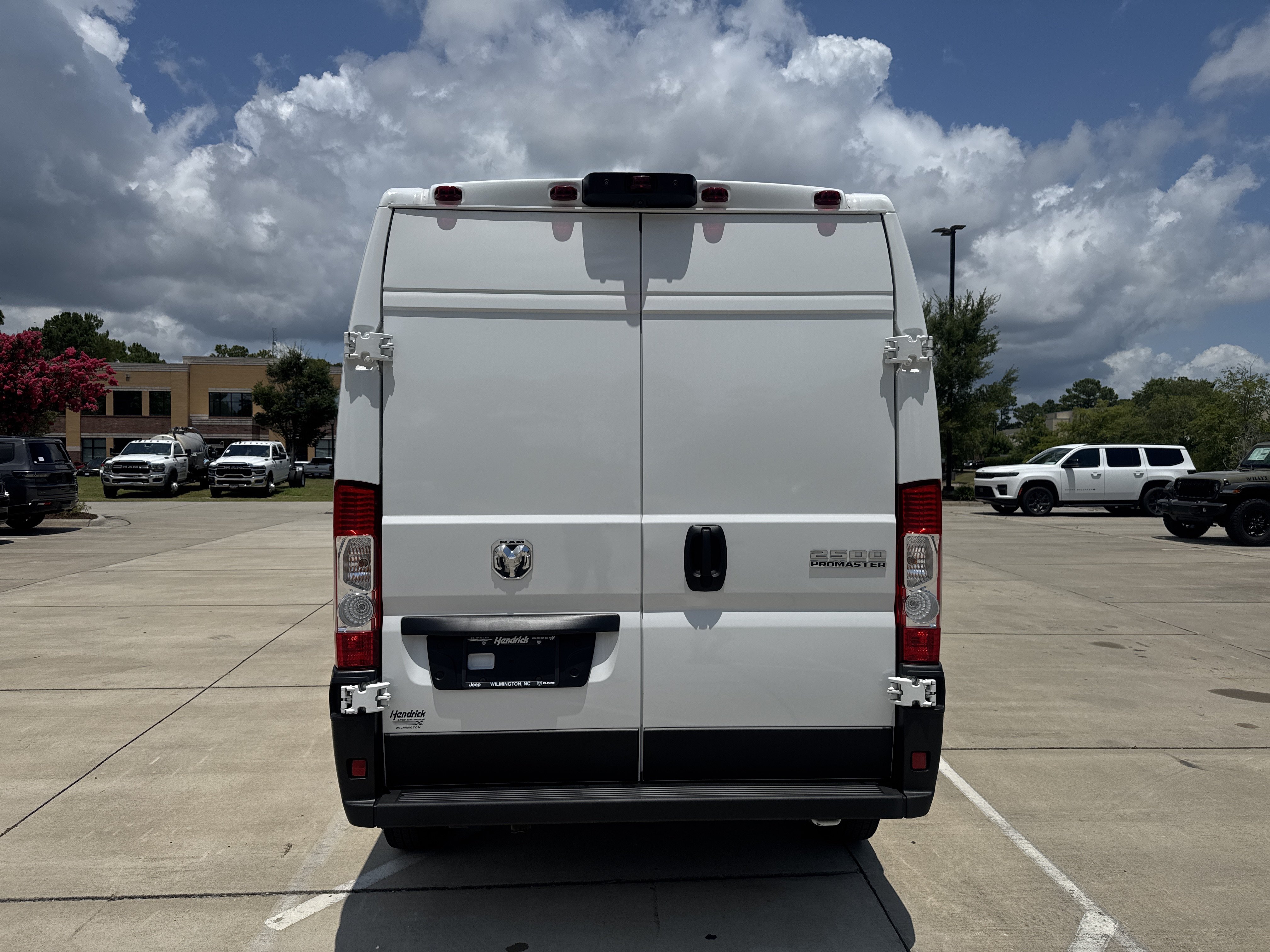 Used 2025 RAM ProMaster 2500 w/ Convenience Group FWD image 8