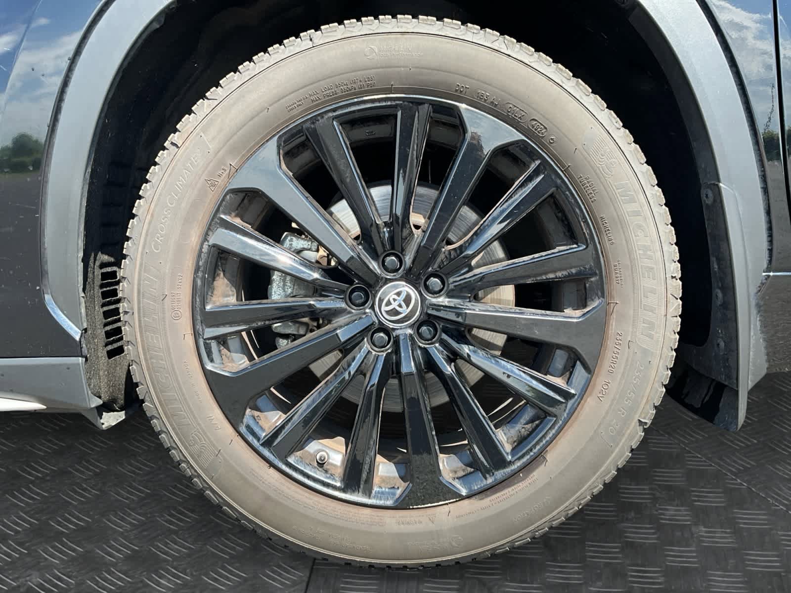 Used 2023 Toyota Highlander XSE FWD image 16