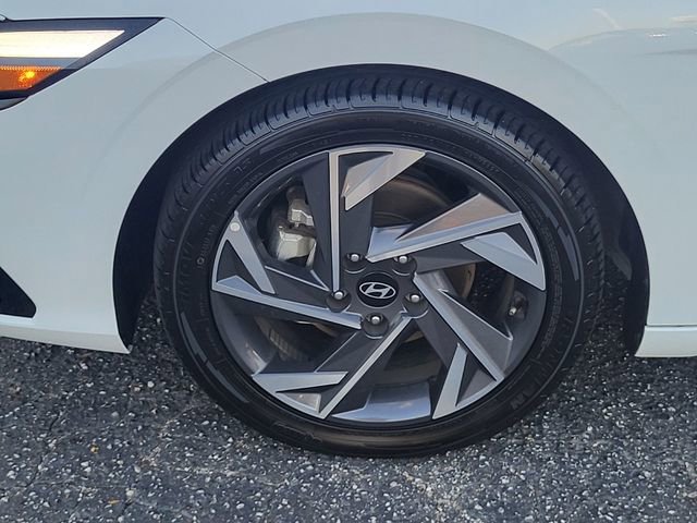 Used 2025 Hyundai Elantra SEL image 8