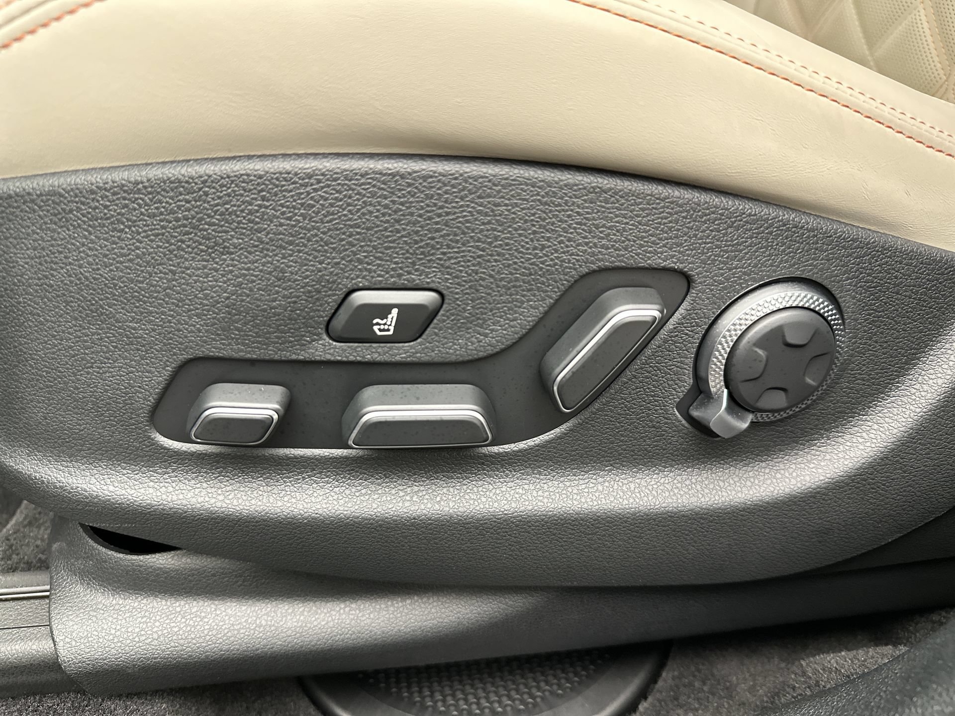Certified 2026 Genesis GV70 3.5T Sport Prestige AWD/4WD image 12