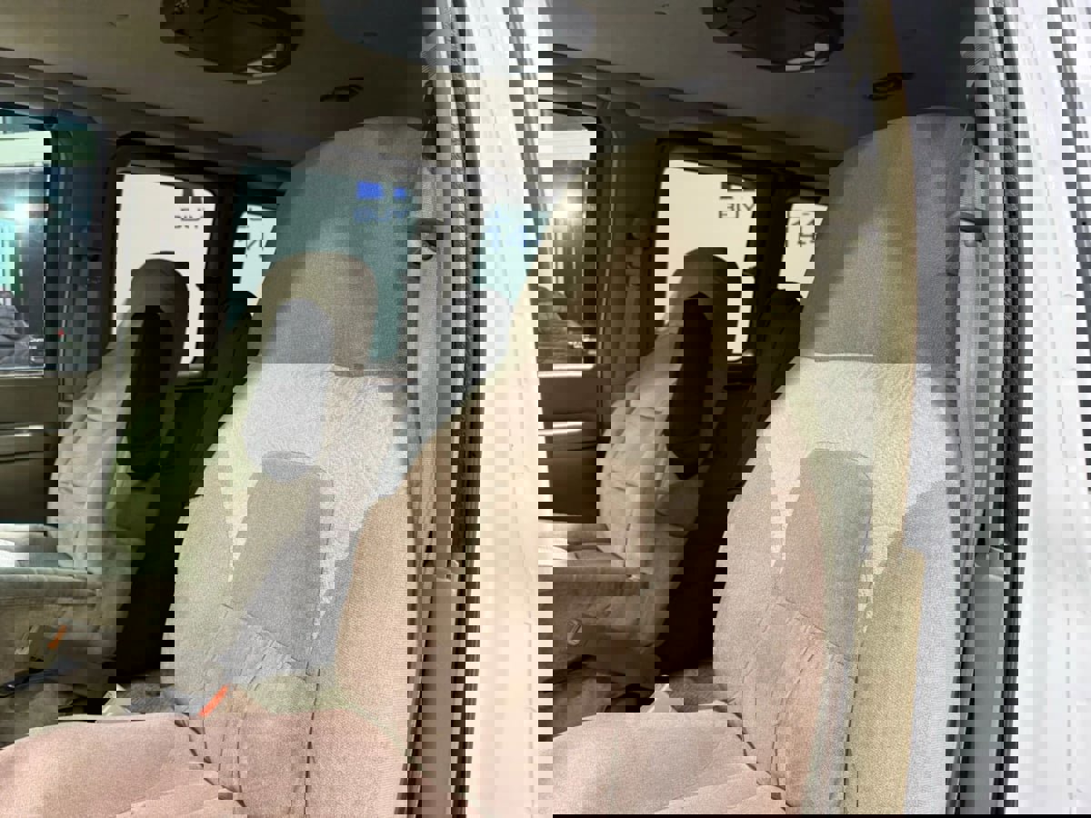 Used 2002 Chevrolet Express 1500 w/ LS Preferred Equipment Group image 15