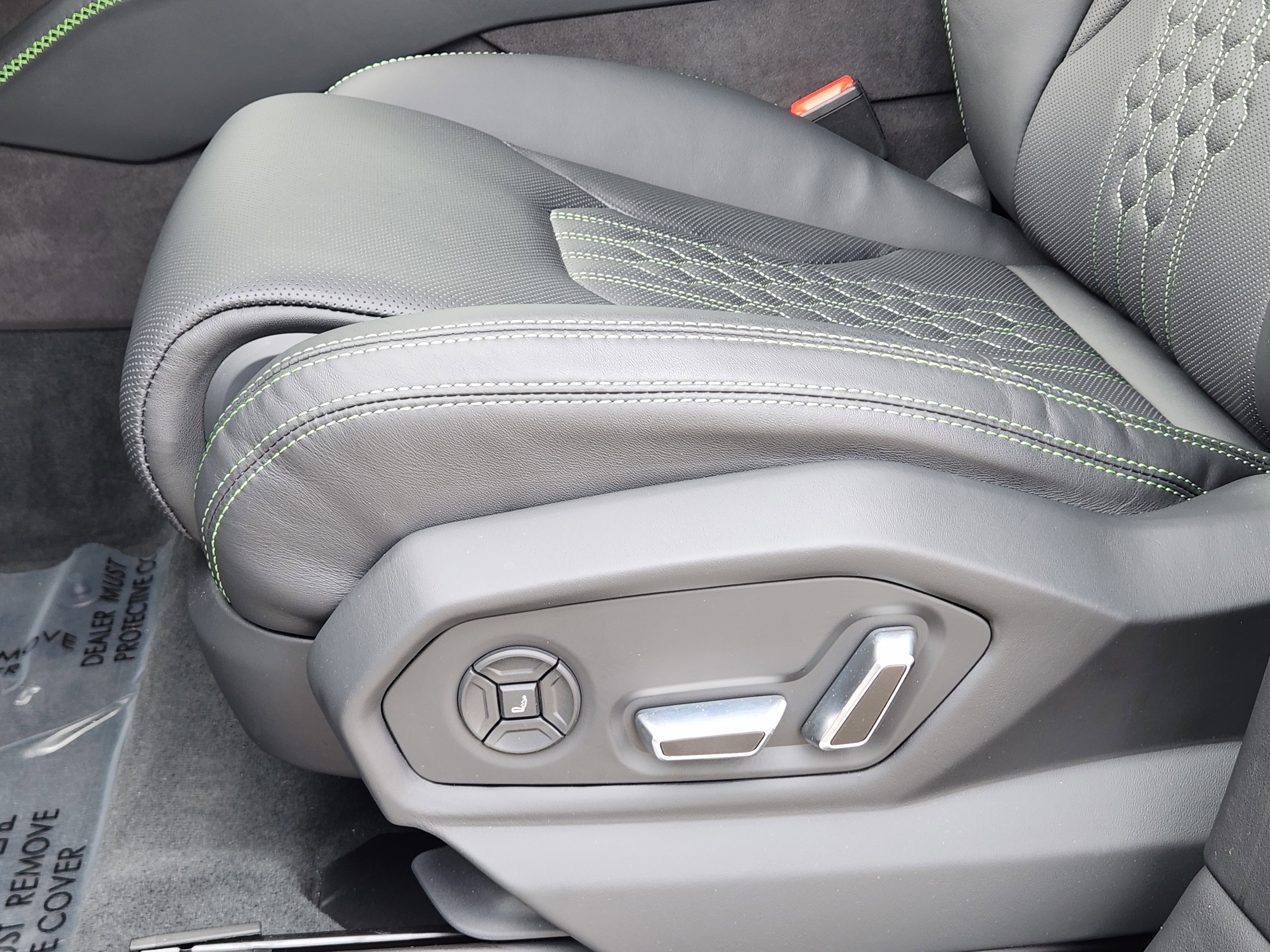 Used 2025 Lamborghini Urus SE image 23