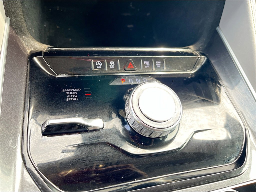 Used 2023 Jeep Wagoneer 4WD w/ Premium Group I image 17