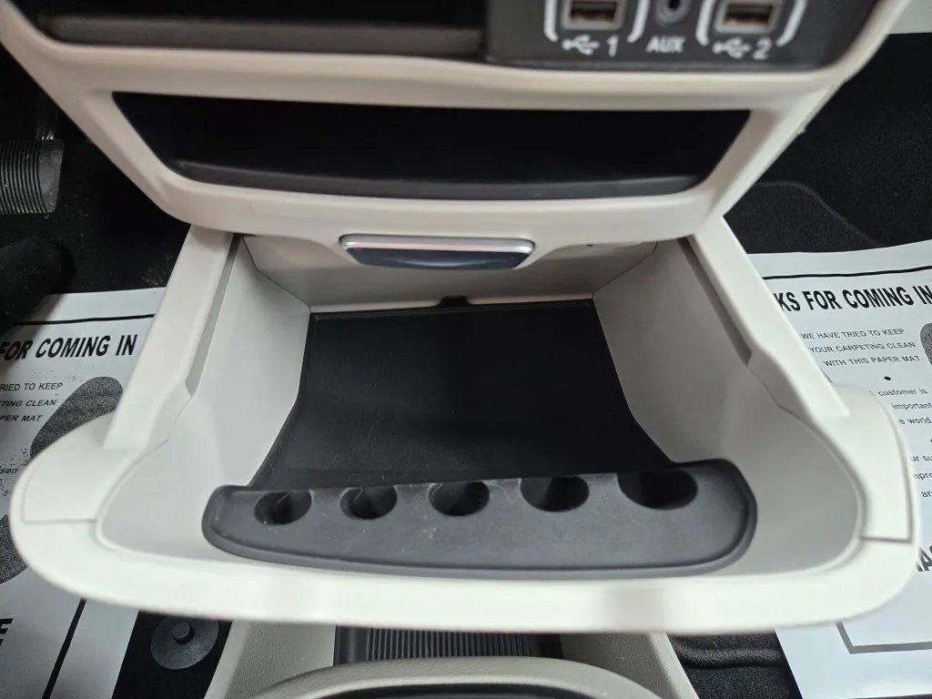 Used 2024 Chrysler Pacifica Select FWD image 23