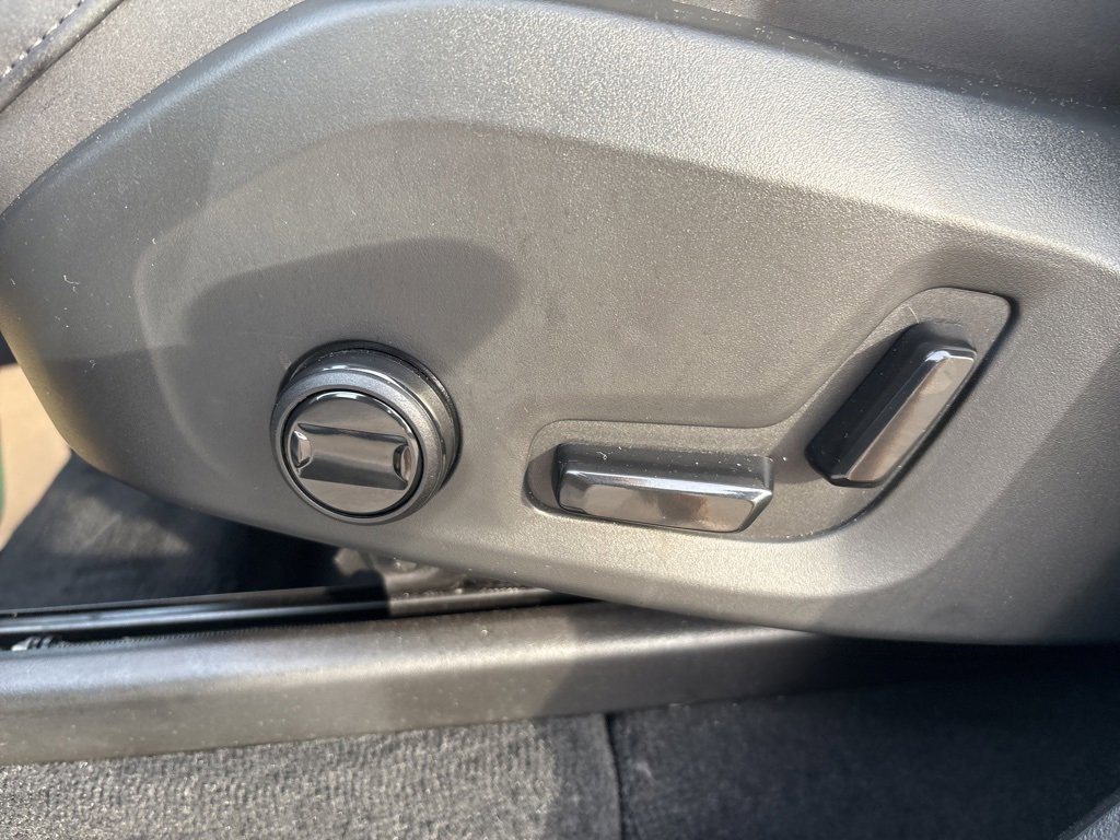 Certified 2025 Volvo XC90 B6 Plus image 21