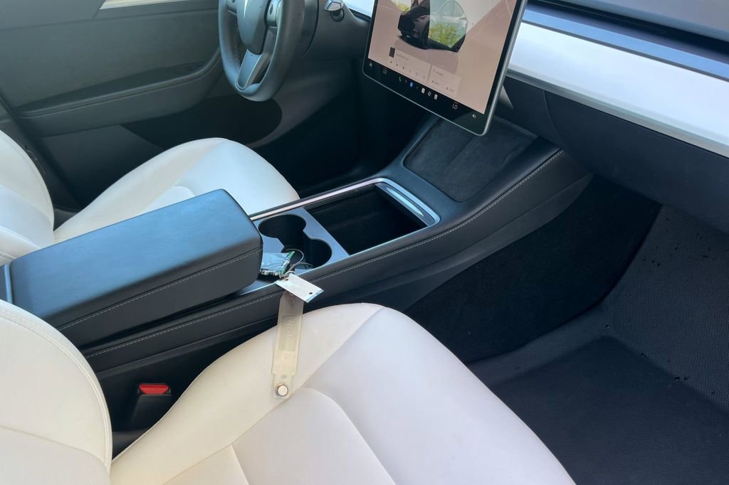 Used 2022 Tesla Model Y Performance AWD/4WD image 18
