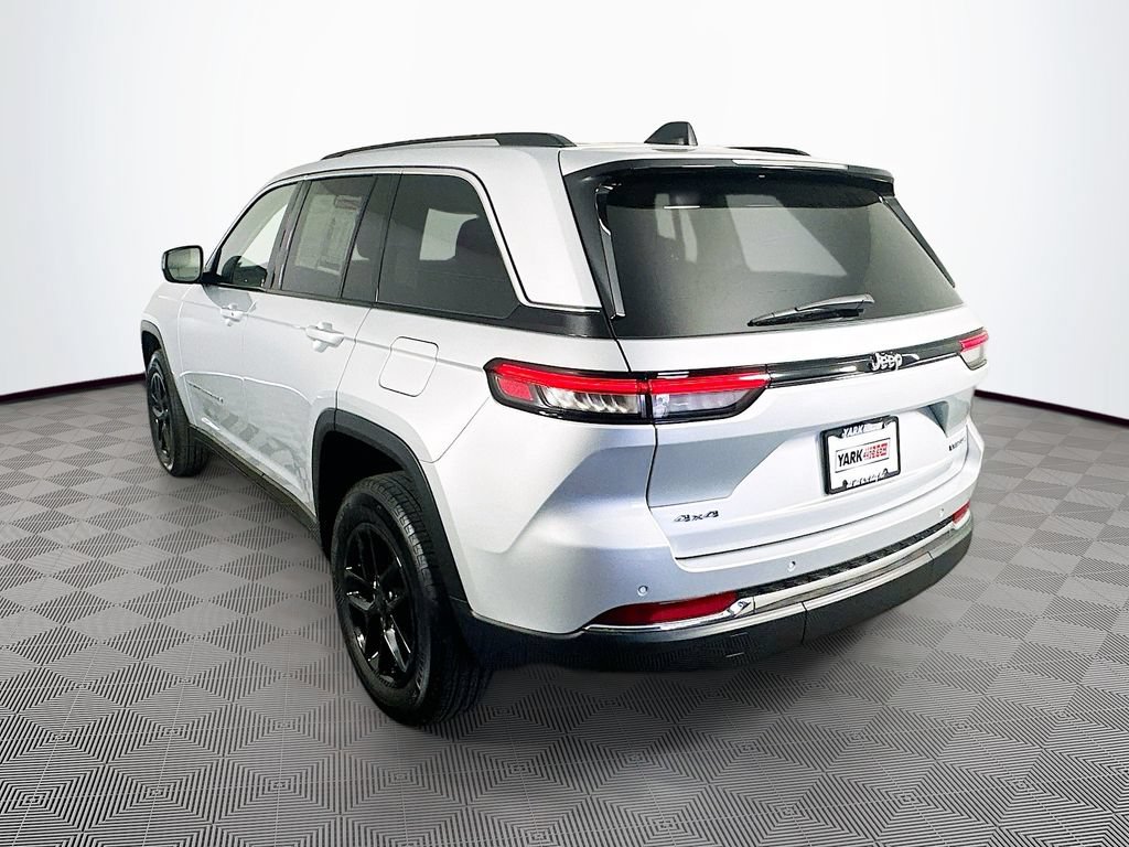 Certified 2023 Jeep Grand Cherokee Laredo w/ Luxury Tech Group I AWD/4WD image 8