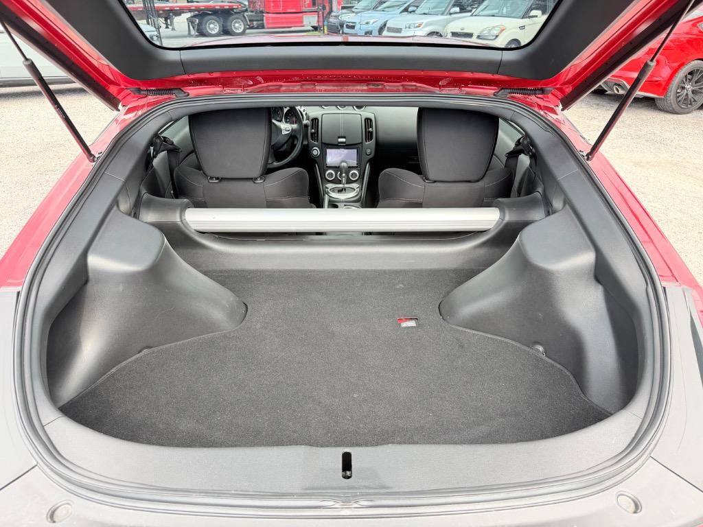 Used 2018 Nissan 370Z Coupe RWD image 15