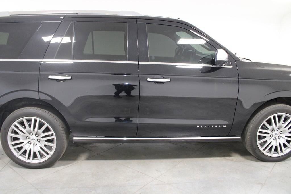 Used 2023 Ford Expedition Platinum image 11