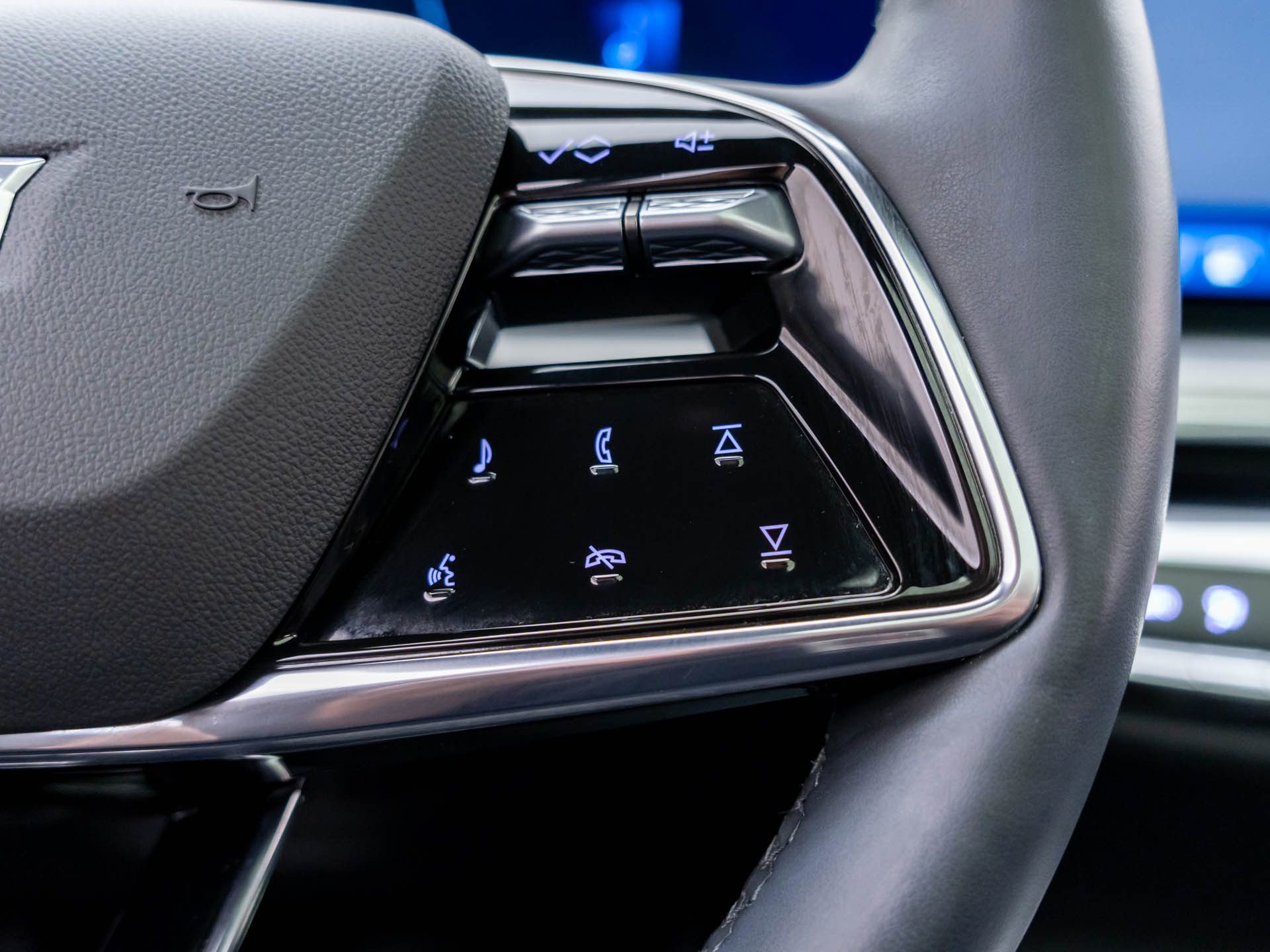 Certified 2025 Cadillac Lyriq Luxury w/ LPO, Floor Liner Package image 33