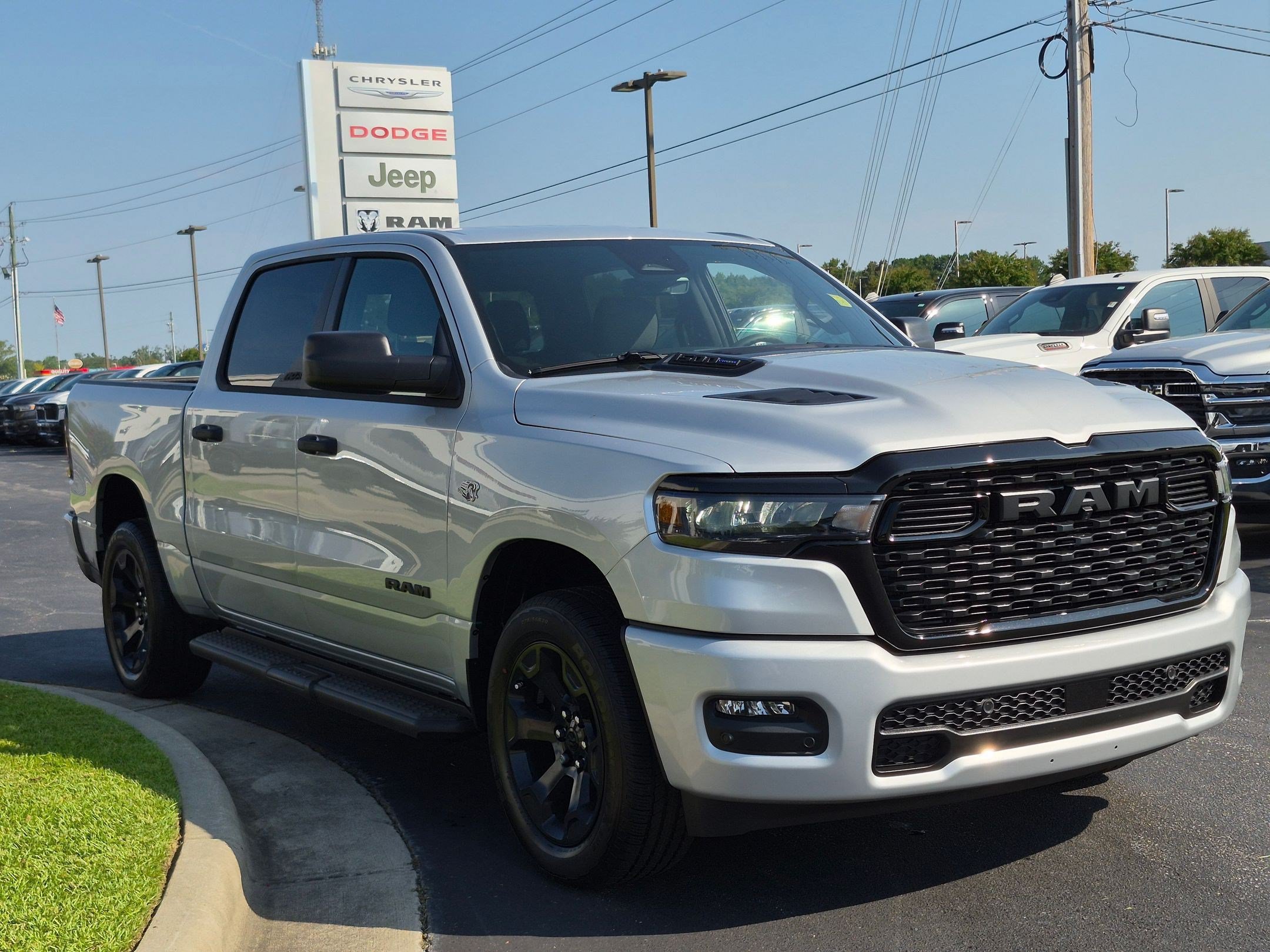 New 2026 RAM 1500 Express AWD/4WD image 3