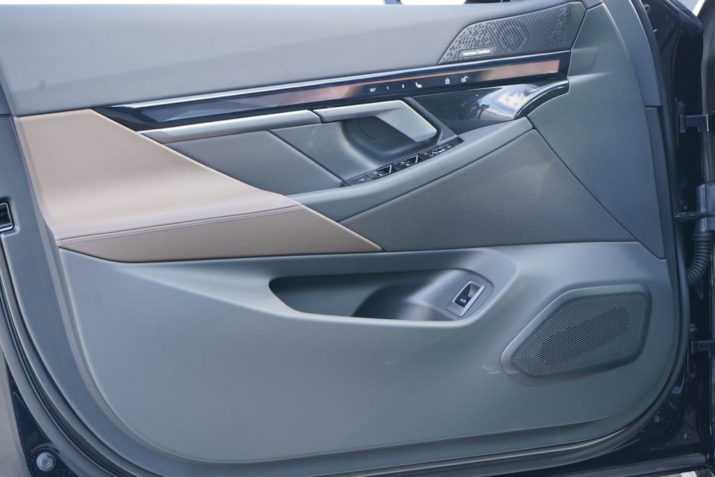 New 2026 BMW i5 eDrive40 w/ M Sport Package RWD image 9