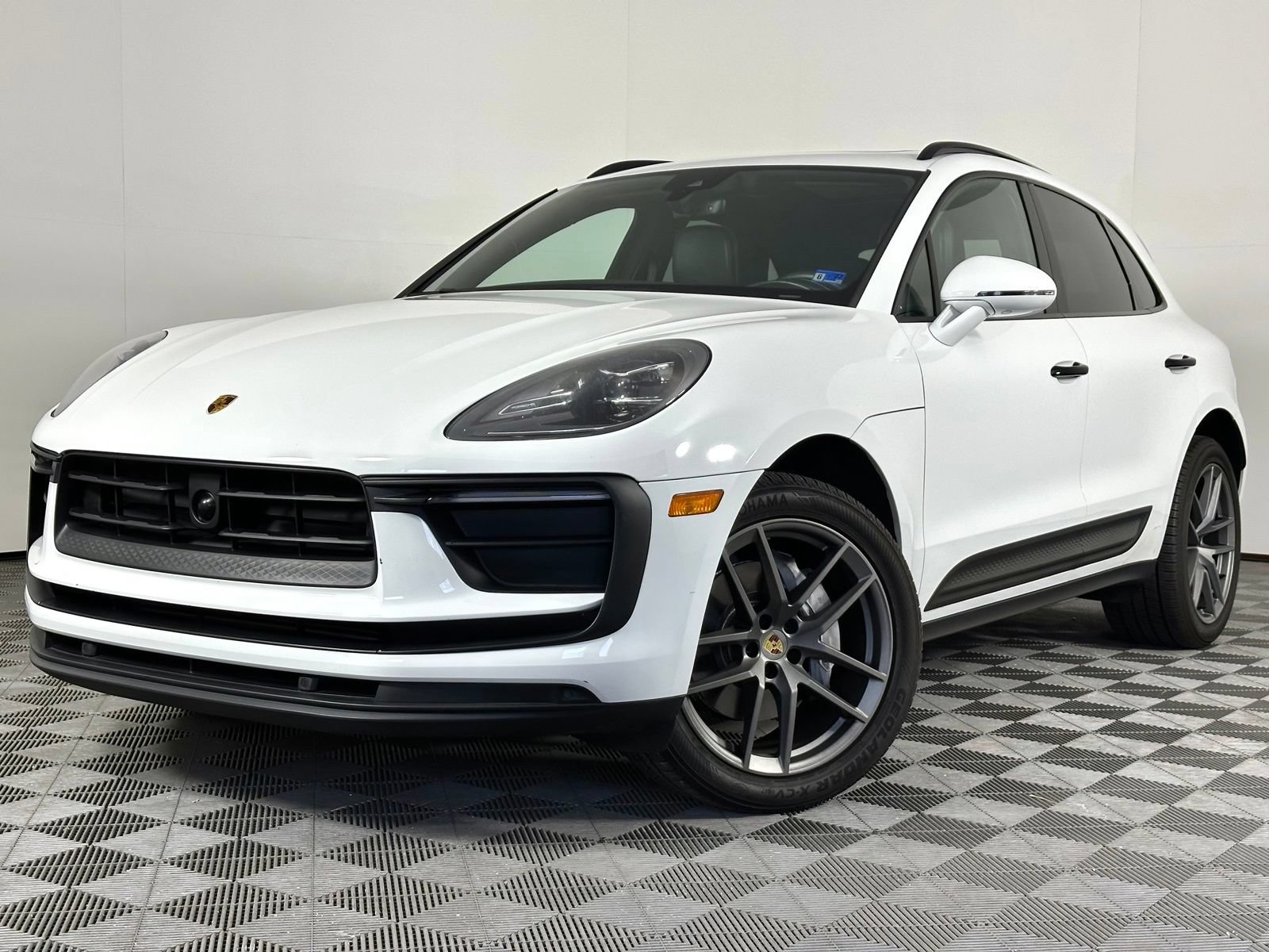 Used 2022 Porsche Macan AWD/4WD image 37