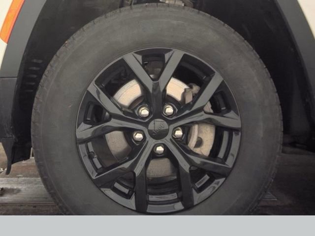 Used 2025 Jeep Grand Cherokee Altitude image 18