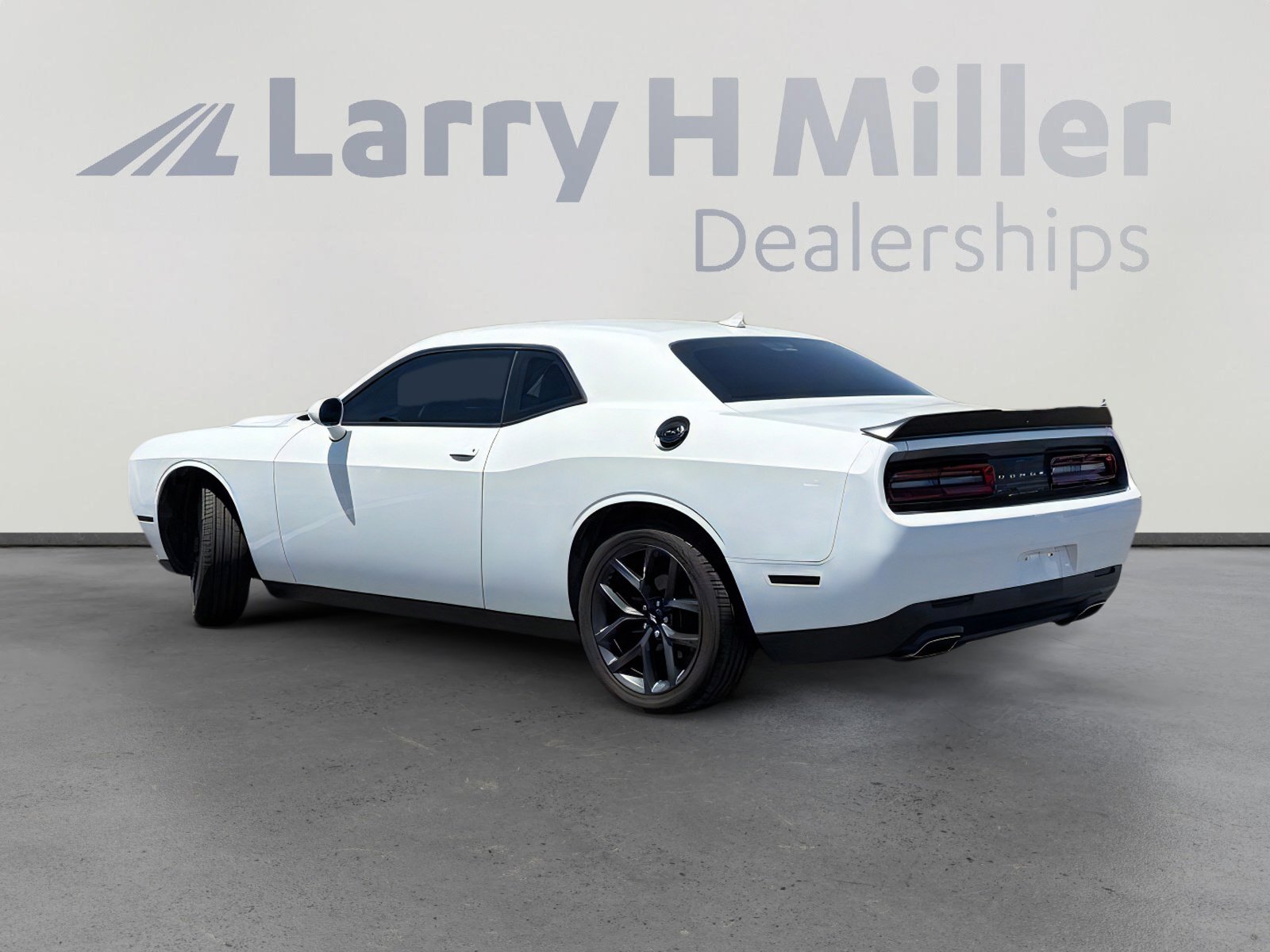Used 2019 Dodge Challenger SXT w/ Blacktop Package RWD image 3