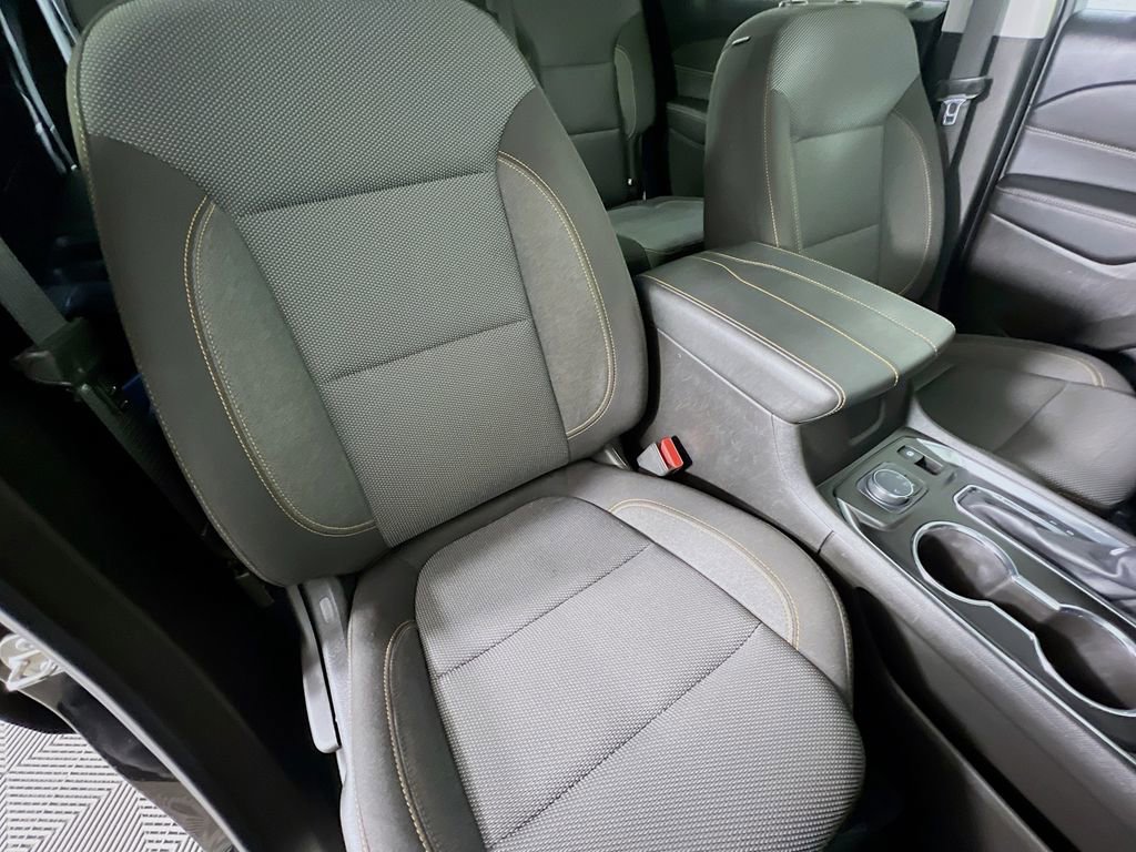 Used 2021 Chevrolet Traverse LS AWD/4WD image 27