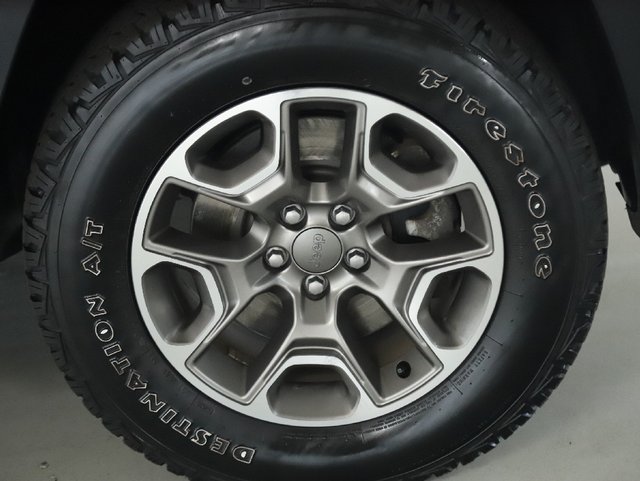 Used 2022 Jeep Cherokee Trailhawk w/ Comfort/Convenience Group AWD/4WD image 10