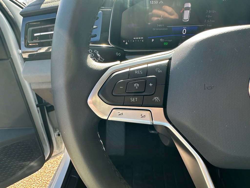 Used 2025 Volkswagen Jetta SE w/ Black Wheel Package image 18